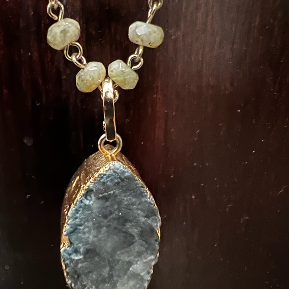 Chloe Isabel 7 way convertible Multi-Layered Necklace blue - Picture 4 of 10